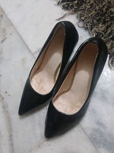 Chic Black Patent Heels