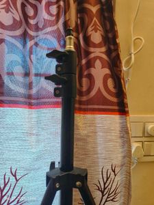 Adjustable Smartphone Tripod Stand