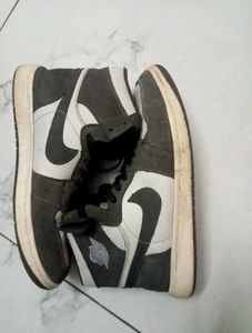NIKE AIR JORDAN RETRO HIGH SNEAKERS 👟