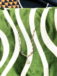 Elegant Gold &amp; Diamond Necklace