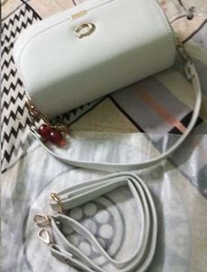 Elegant Coach White Shoulder Bag