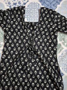 Chic Black &amp; White Floral Tunic