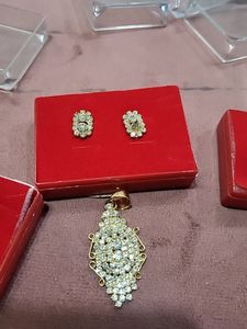 Pendent Set