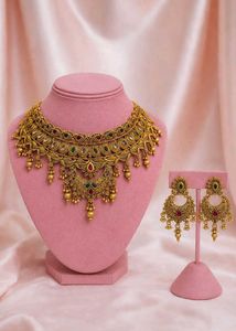 Elegant Kundan Necklace & Earring Set