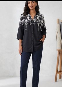 Chic Floral Print Button-Up Shirt