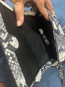❌❌sale❌❌Marc Jacobs Sling Bag Like New