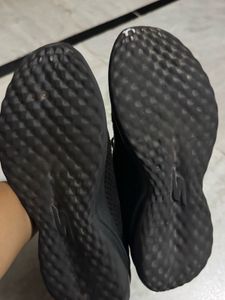 Black Skechers Sneakers
