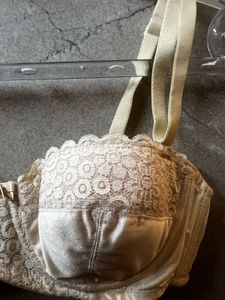 Elegant Lace Trim Strapless Bra