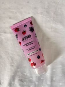 Nykaa Moisturizing Cleanser