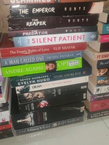 Colleen Hoover Ana Huang Stephanie Meyer
