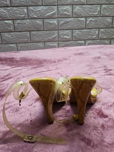 Stylish Yellow Sherrif Heels