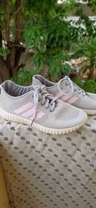 grey sneakers
