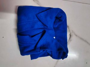 blue colour full sleeve top with jeans