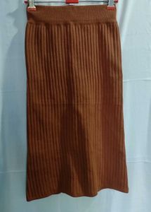 Ribbed Knit Midi Skirt with Slit