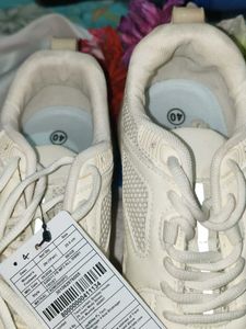 Zudio White Sneakers