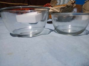 Set of 2 Glass Mixing Bowls