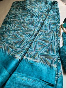 Beautiful Teal Abstract Print Saree
