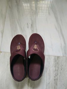 Stylish Maroon Flip-Flop Sandals