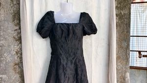18810. Black Puff Sleeve Square Neck Dress