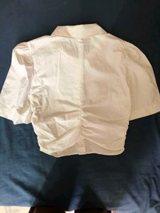 Chic White Cropped Shirt