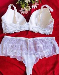 White Lace detail bra with sexy penty