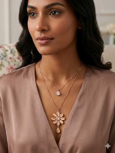 Layered Flower Pendant Necklace