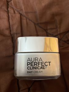 L'Oreal Paris Aura Perfect Clinical Day Cream