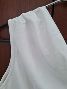 Globus White Sleeveless Top