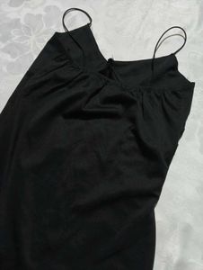 Sleek Black Spaghetti Strap Midi Dress