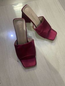 Retro-Walk Velvet Finished Heels