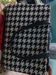 Chic Houndstooth Clutch Bag