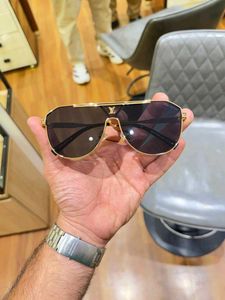 *LOUIS VUITTON SUNGLASSES*( COPY) FOR UNISEX
