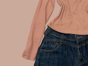 A coral tops