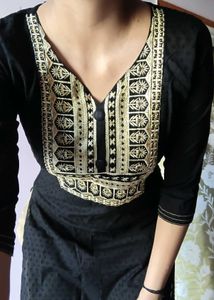 Elegant Black Embroidered Kurta