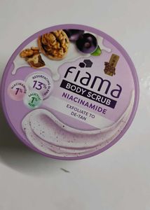 Fiama Body Scrub Niacinamide