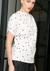 Chic White Heart Print Top