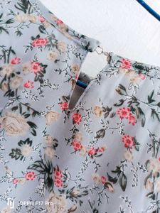 Vintage Floral Ruffle Top🌸✨