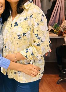 Chic Floral Print Button-Up Shirt