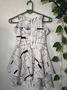 Chic White &amp; Black Geometric Print Dress