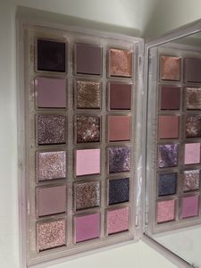 huda beauty rose quartz eyeshadow palette