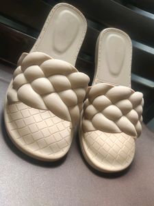 Light Chikoo Color Footwear👠👡