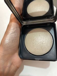 PAC baked highlighter shade- Ice cold