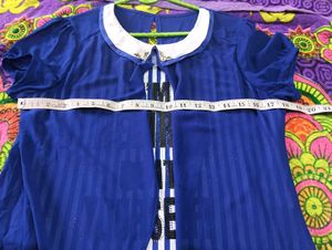 Chic Blue Striped Top