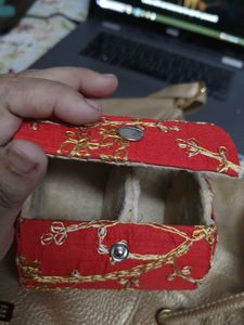 Embroidered bangle case