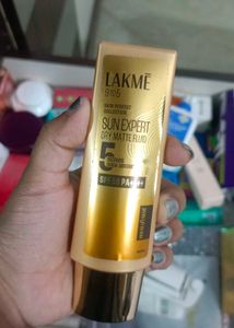 Lakme Sun Expert Dry Matte Fluid SPF 50
