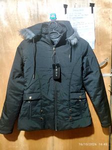 Stylish Black Padded Jacket with Fur Hood