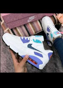 Nike Air Max 90 Sneakers