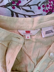 Levi’s Chic Yellow Button-Down Tunic