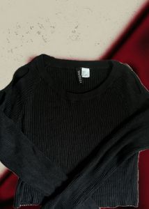 H&amp;M Black Cut-Out Sleeve Cropped Top