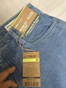 Classic Mom Fit Jeans - Light Wash